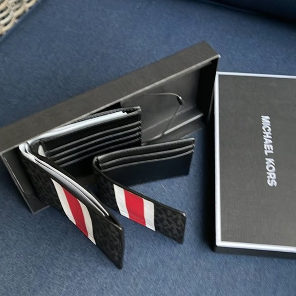 Michael Kors Boxed Signature 3 in 1 Bifold Wallet In Black / Flame Red - Picture 15 of 16